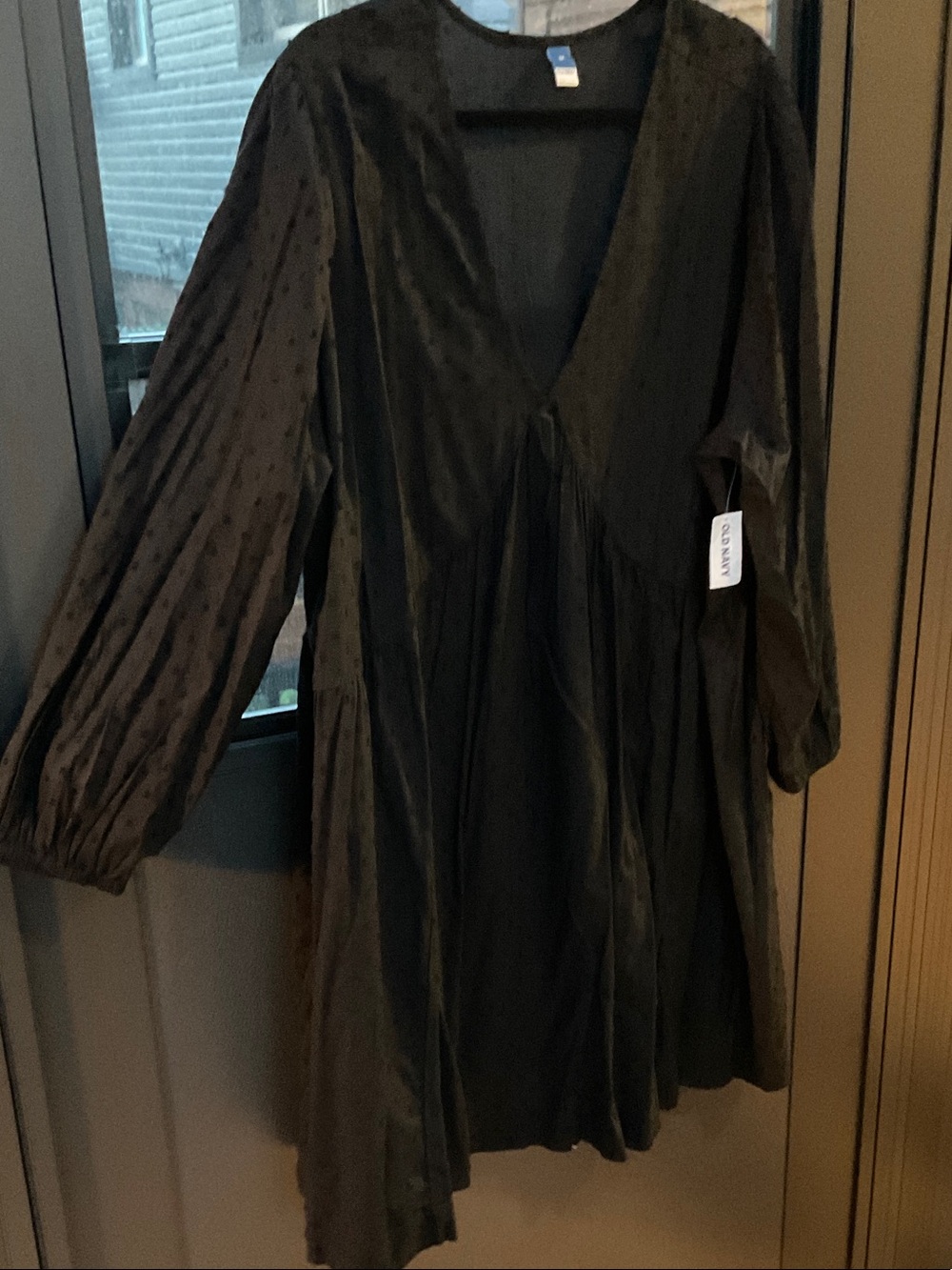 Old Navy Black V-Neck Long Sleeve Textured Dot Dress